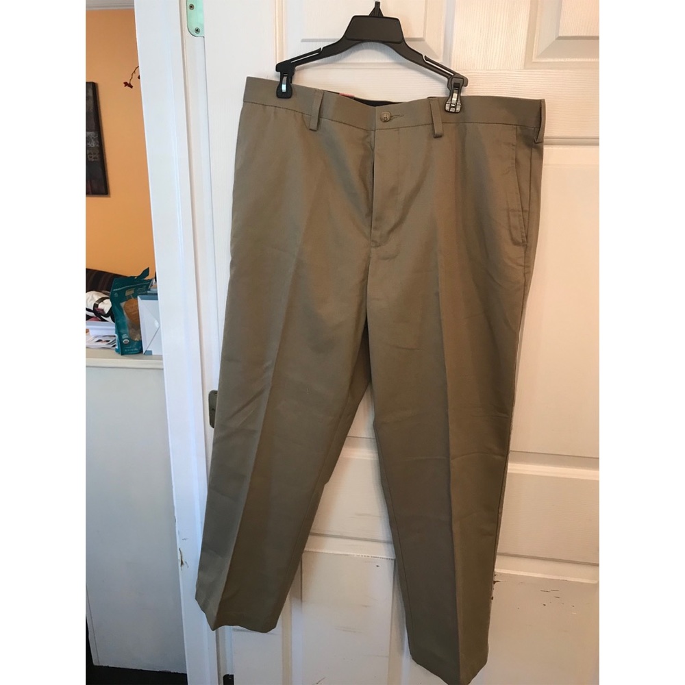 NWT Croft&Barrow Men’s Straight Leg Khakis Sz 38